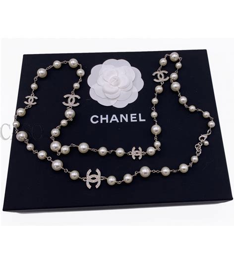 collana lunga chanel con perle|Chanel Collana lunga barocca con perle e smalto CC Black .